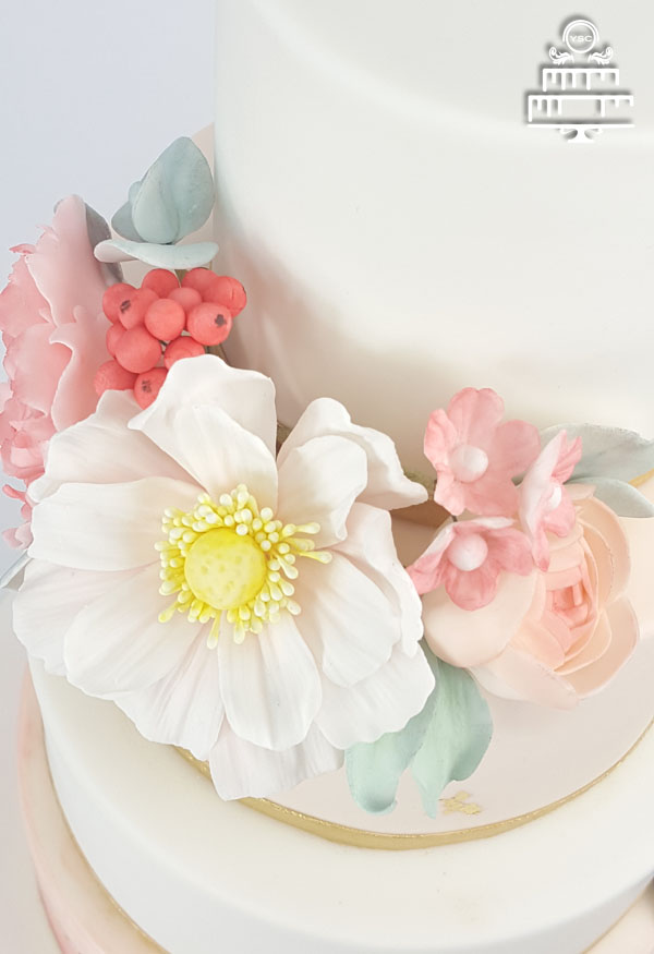 Weddingcake with flowers