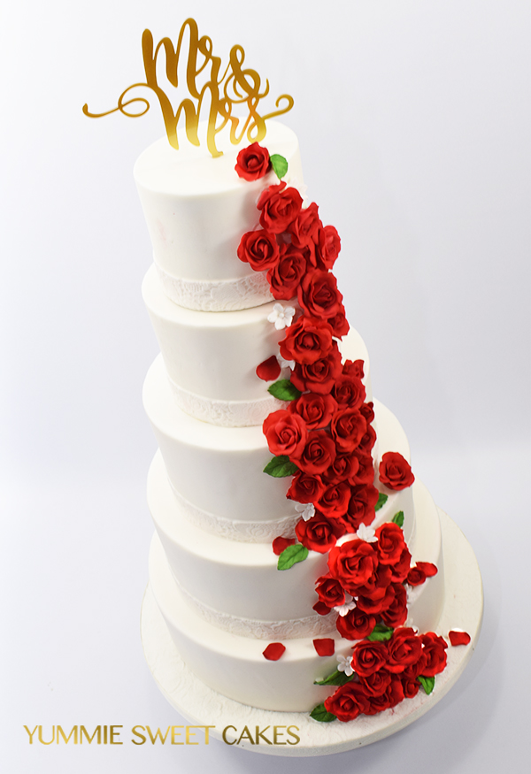 Ziektecijfers gedragen Absorberen Grote bruidstaart van 5 lagen met rozen • Yummie Sweet Cakes •