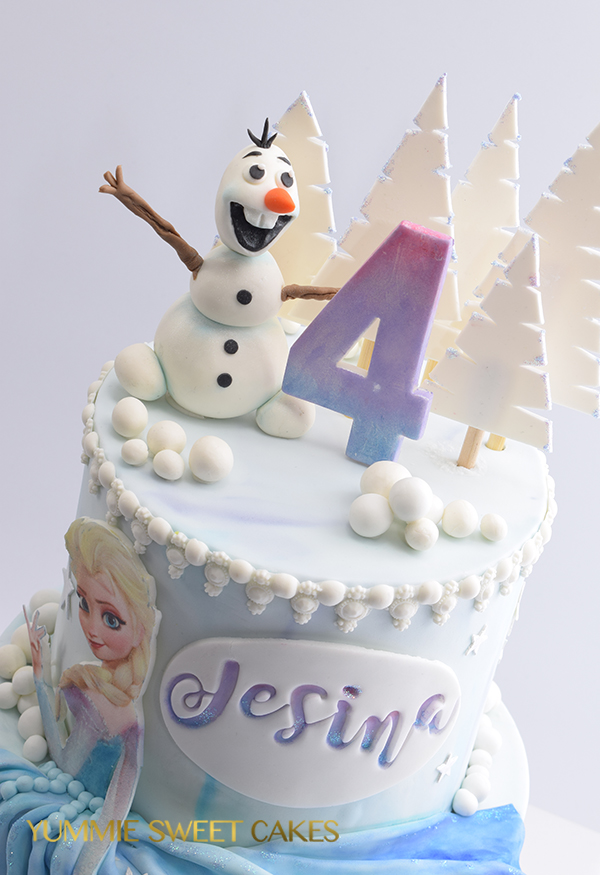 Prinses Elsa op een verjaardagstaart